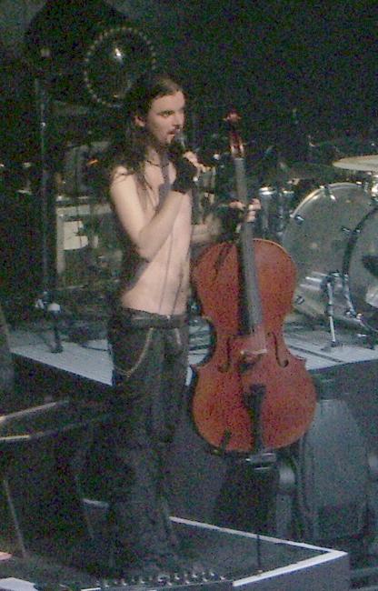 Image: 071211--apocalyptica/web/apocalyptica21.jpg